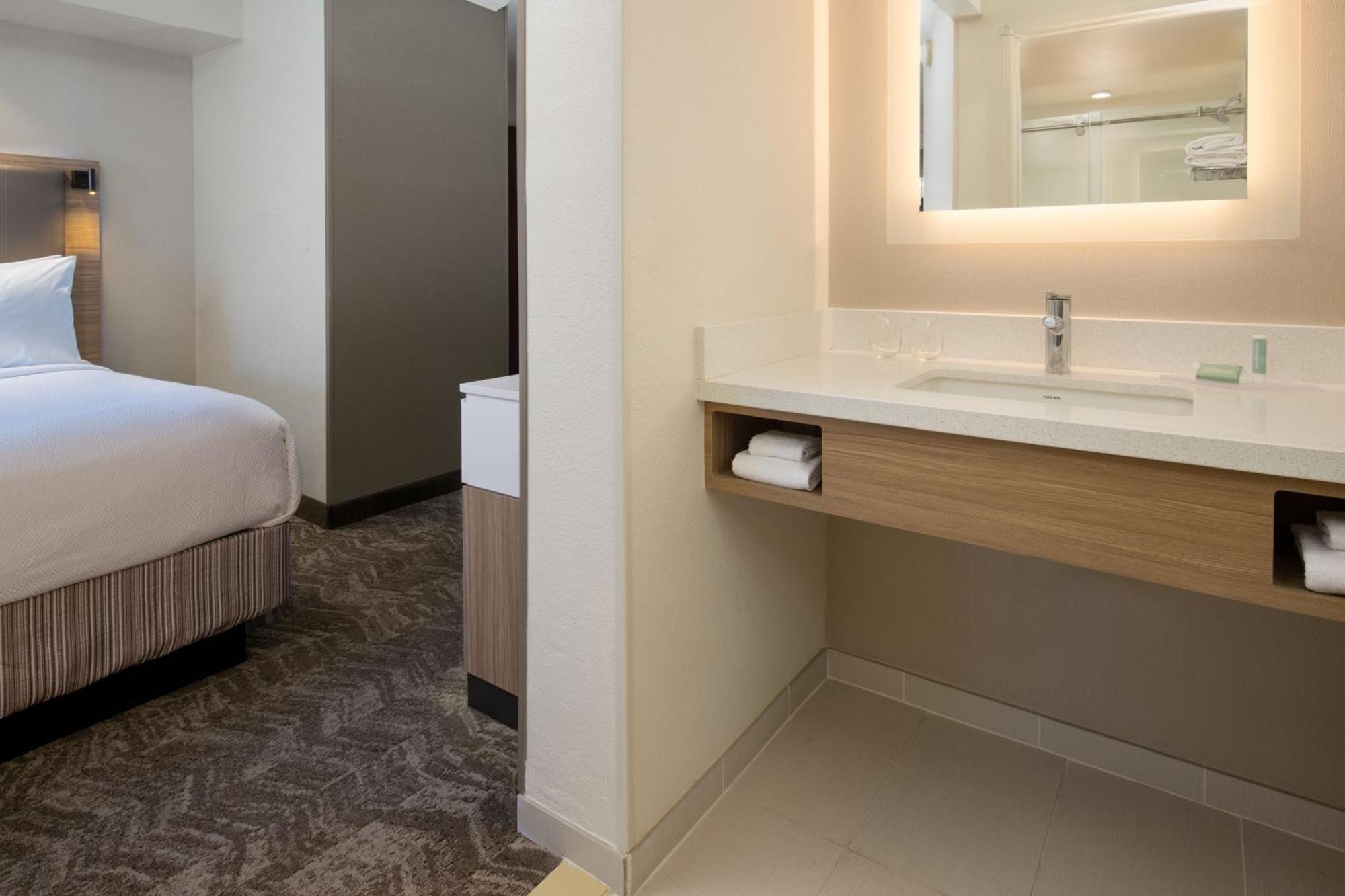 Hotel Springhill By Marriott 3*